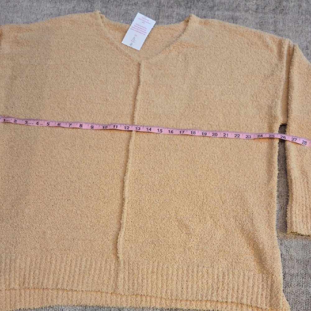 White Birch V-Neck Sweater in A Buttery Yellow Women XL Boutique - Picture 5 of 5